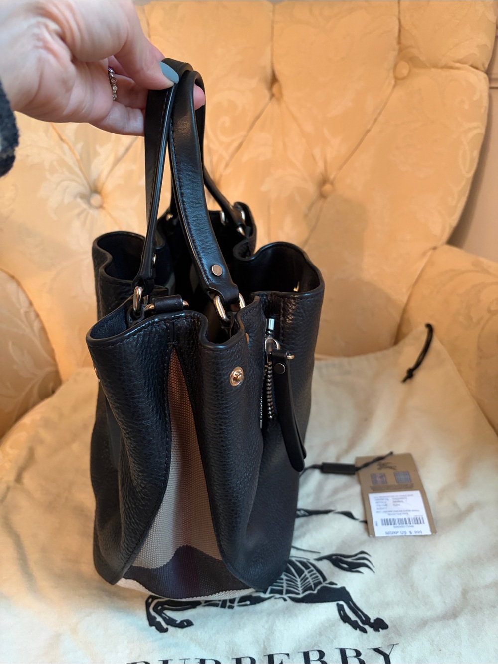 Burberry Maidstone small  Leather Tote Handbag. - Picture 2 of 6